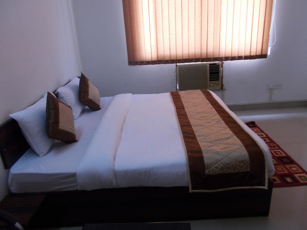 The Radiance Suites And Apartment นิวเดลี ภายนอก รูปภาพ